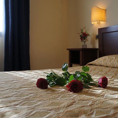 Hotel Albatros Каленцано Екстериор снимка