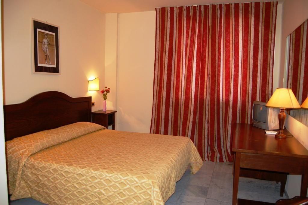 Hotel Albatros Каленцано Екстериор снимка