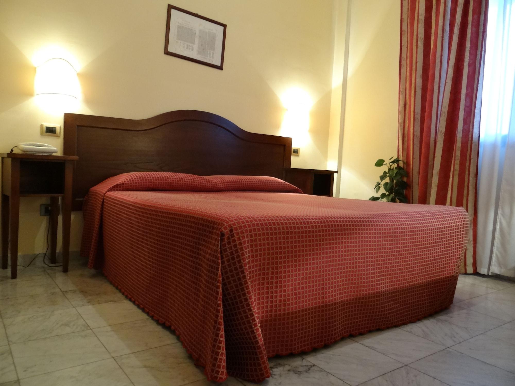 Hotel Albatros Каленцано Екстериор снимка