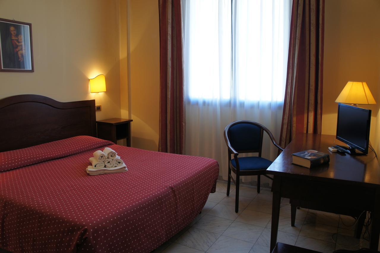 Hotel Albatros Каленцано Екстериор снимка