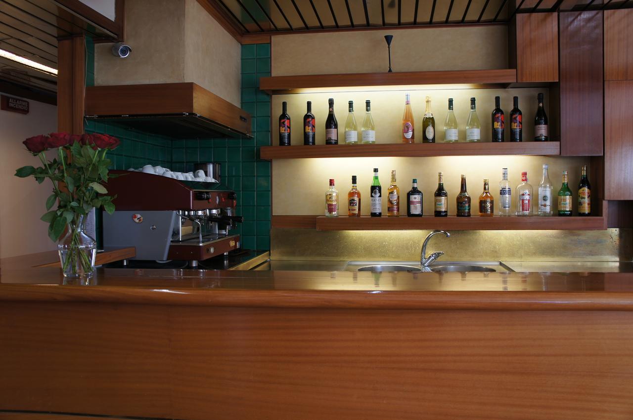 Hotel Albatros Каленцано Екстериор снимка