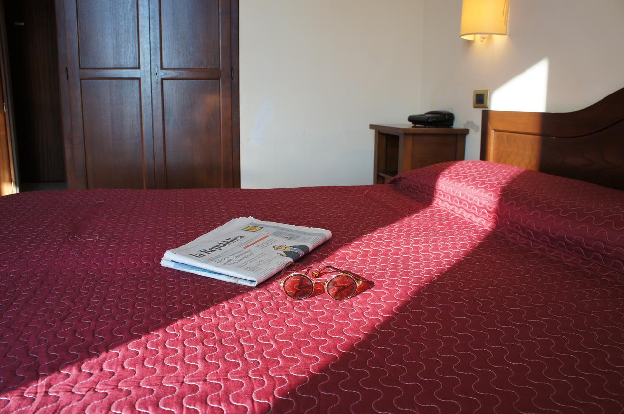 Hotel Albatros Каленцано Екстериор снимка