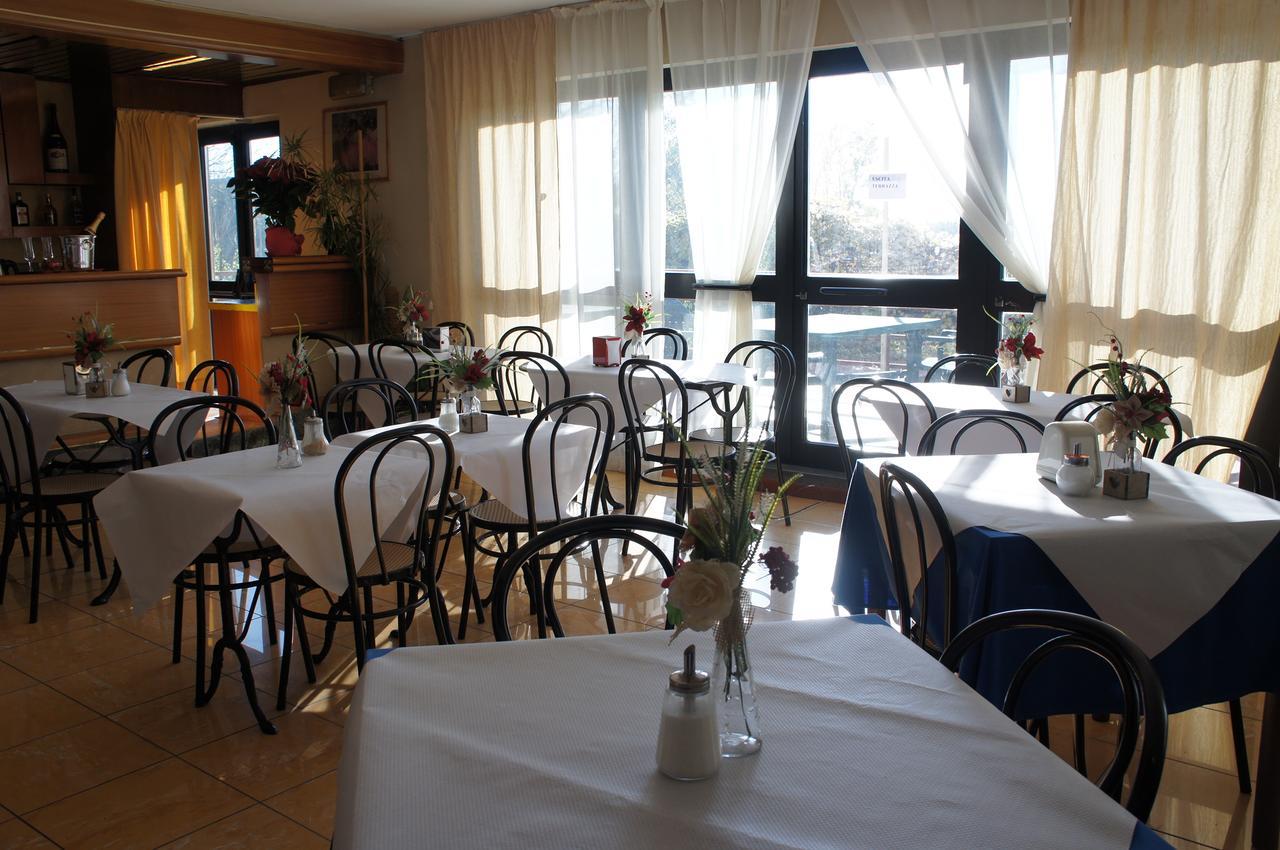 Hotel Albatros Каленцано Екстериор снимка