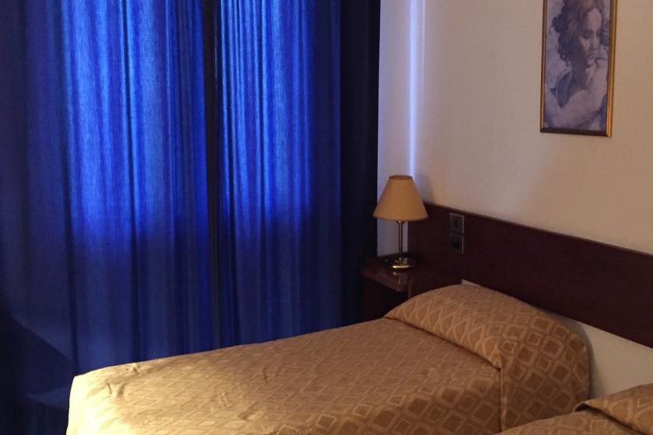 Hotel Albatros Каленцано Екстериор снимка